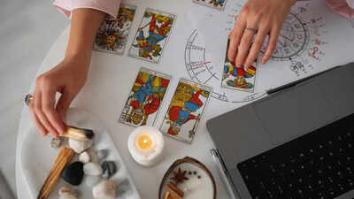Tarot: What’s blocking your money flow right now? |